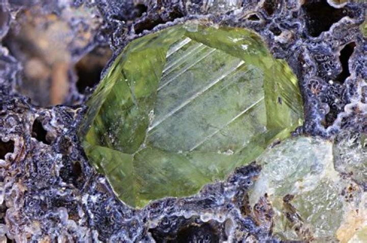 Can andradite be green?