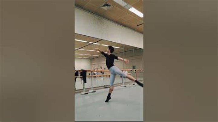 Do a tour jete?