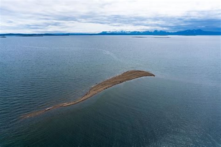 How deep is lake iliamna?