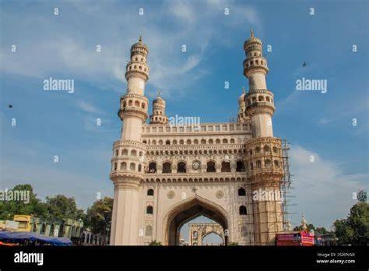 When did charminar built in hindi?