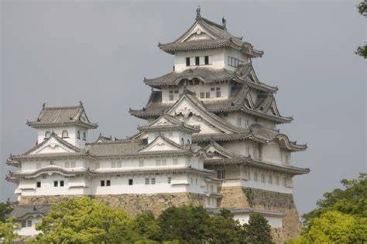 When was himeji castle built?