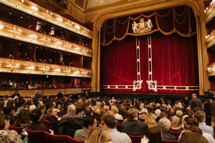 Where was the first opera performance in the u.s?