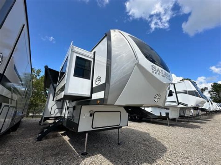 Who makes hemisphere campers?